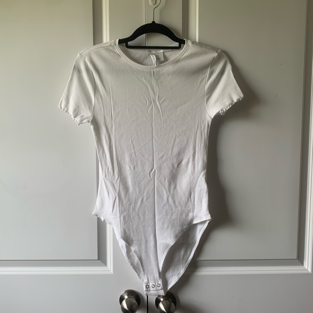 NWOT H&M Lettuce Edge Bodysuit